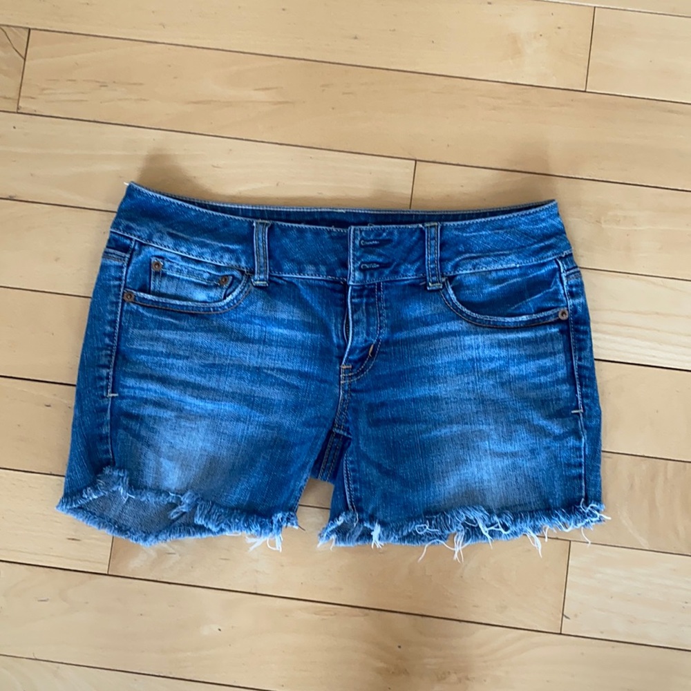 American Eagle  Artist stretch shorts Sz 6/A0